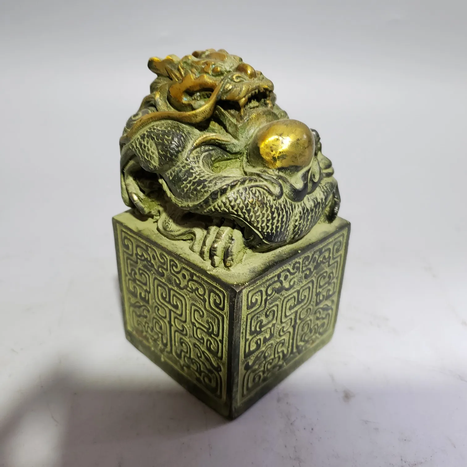 Collection Old Brass bronze Dragon Statue Seal wealth Ornaments Town house Exorcism
Collection Old Brass bronze Dragon Statue Seal wealth Ornaments Town house Exorcism