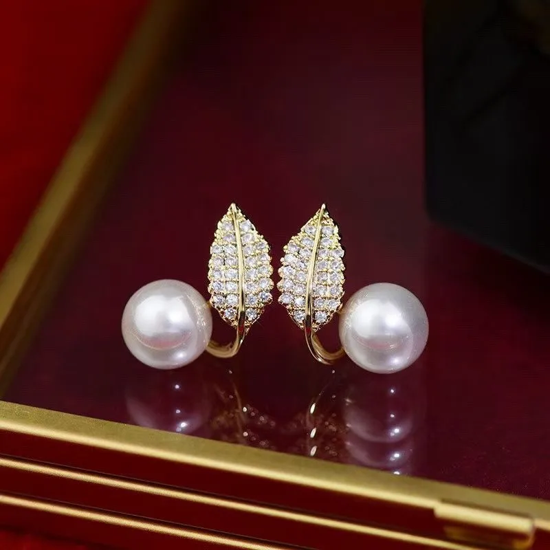 High Quality Shiny Crystal Leaf Design Natural Freshwater Pearl 14K Gold Filled Ladies Stud Earrings Jewelry For Women Gifts
High Quality Shiny Crystal Leaf Design Natural Freshwater Pearl 14K Gold Filled Ladies Stud Earrings Jewelry For Women Gifts