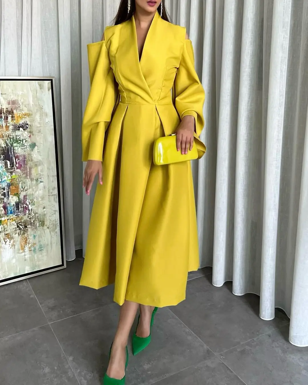 Vintage Long Sleeves Prom Dresses V Neck Pleated Satin Tea Length Saudi Arabia Women's Temperament Evening Dresses
Vintage Long Sleeves Prom Dresses V Neck Pleated Satin Tea Length Saudi Arabia Women's Temperament Evening Dresses