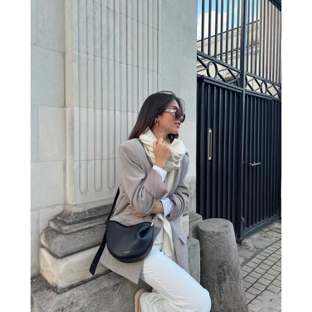 Luxury New Pea Pebbled Dumpling Bag Indie Design Shoulder Crossbody Hand-stitched Women's Bag Commuter Bag Chic Underarm Purse
Luxury New Pea Pebbled Dumpling Bag Indie Design Shoulder Crossbody Hand-stitched Women's Bag Commuter Bag Chic Underarm Purse