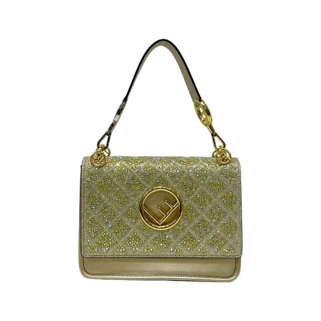Luxury Simple Tote Handbag For Business Women With Solid Color Leather And Fashionable Paris Trendy Show
Luxury Simple Tote Handbag For Business Women With Solid Color Leather And Fashionable Paris Trendy Show