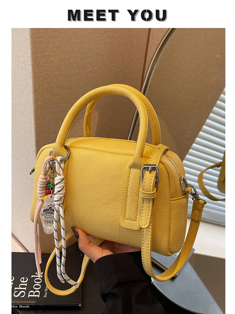 High-end light luxury designer bowling bag women's 2025 Korean version of the new all-match portable boston messenger bag trend
High-end light luxury designer bowling bag women's 2025 Korean version of the new all-match portable boston messenger bag trend