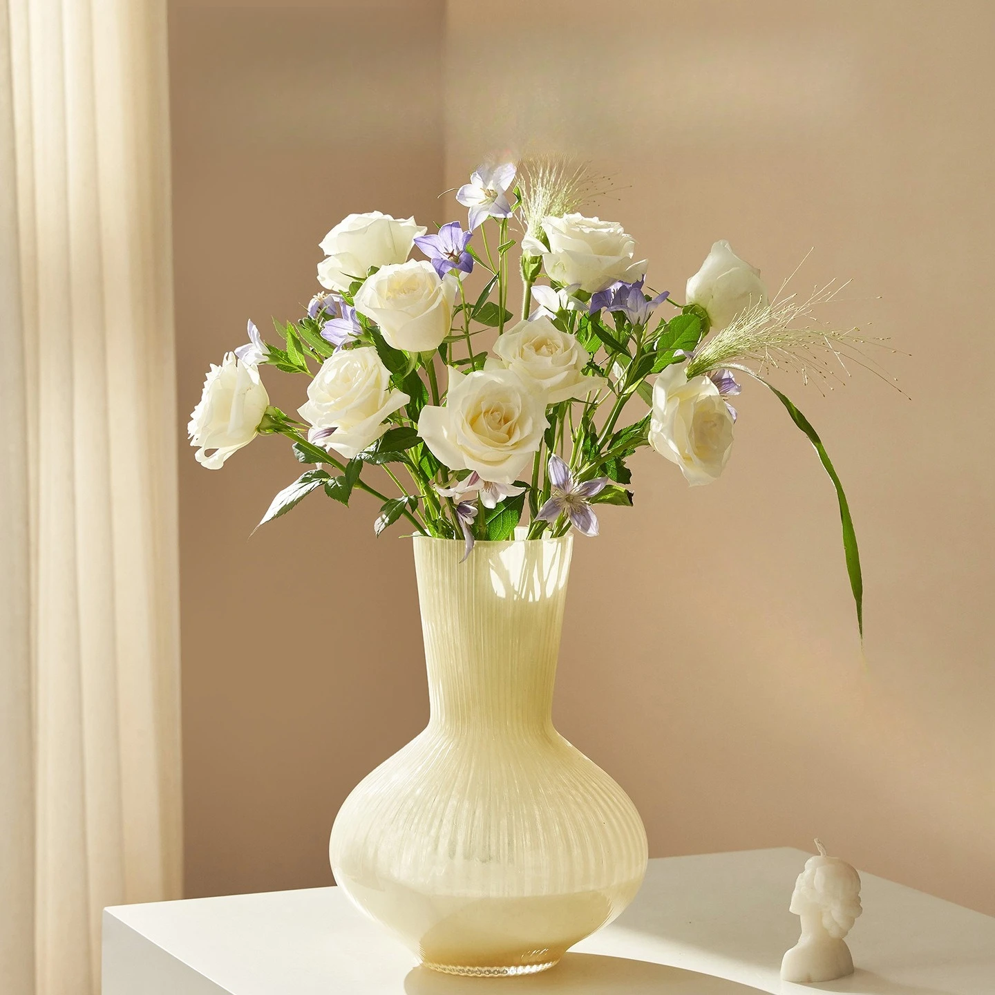 Big belly glass vase ornament, high-end feeling, living room desktop flower arrangement decoration flower device
Big belly glass vase ornament, high-end feeling, living room desktop flower arrangement decoration flower device