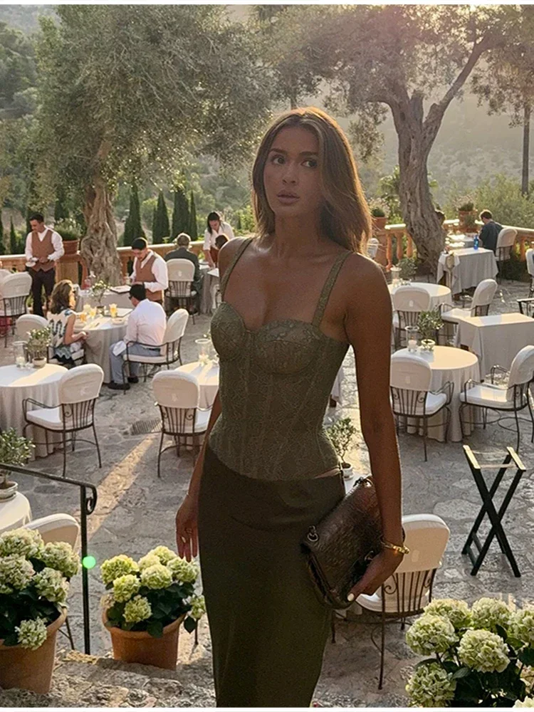 Women Summer Party Halter Top Dress Sets 2 Pieces Lace High Waist Lace Up Spaghetti Strap Tank Satin Zipper Party Skirt Outfits
Women Summer Party Halter Top Dress Sets 2 Pieces Lace High Waist Lace Up Spaghetti Strap Tank Satin Zipper Party Skirt Outfits