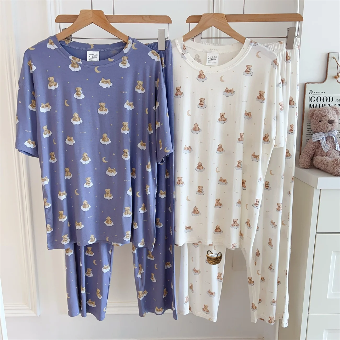 Японский Sle Modal Spwear Cloud Moon Bear Sweet ort Sve Свободная тонкая летняя домашняя одежда Женский комплект Удобный мягкий... 
Японский Sle Modal Spwear Cloud Moon Bear Sweet ort Sve Свободная тонкая летняя домашняя одежда Женский комплект Удобный мягкий...