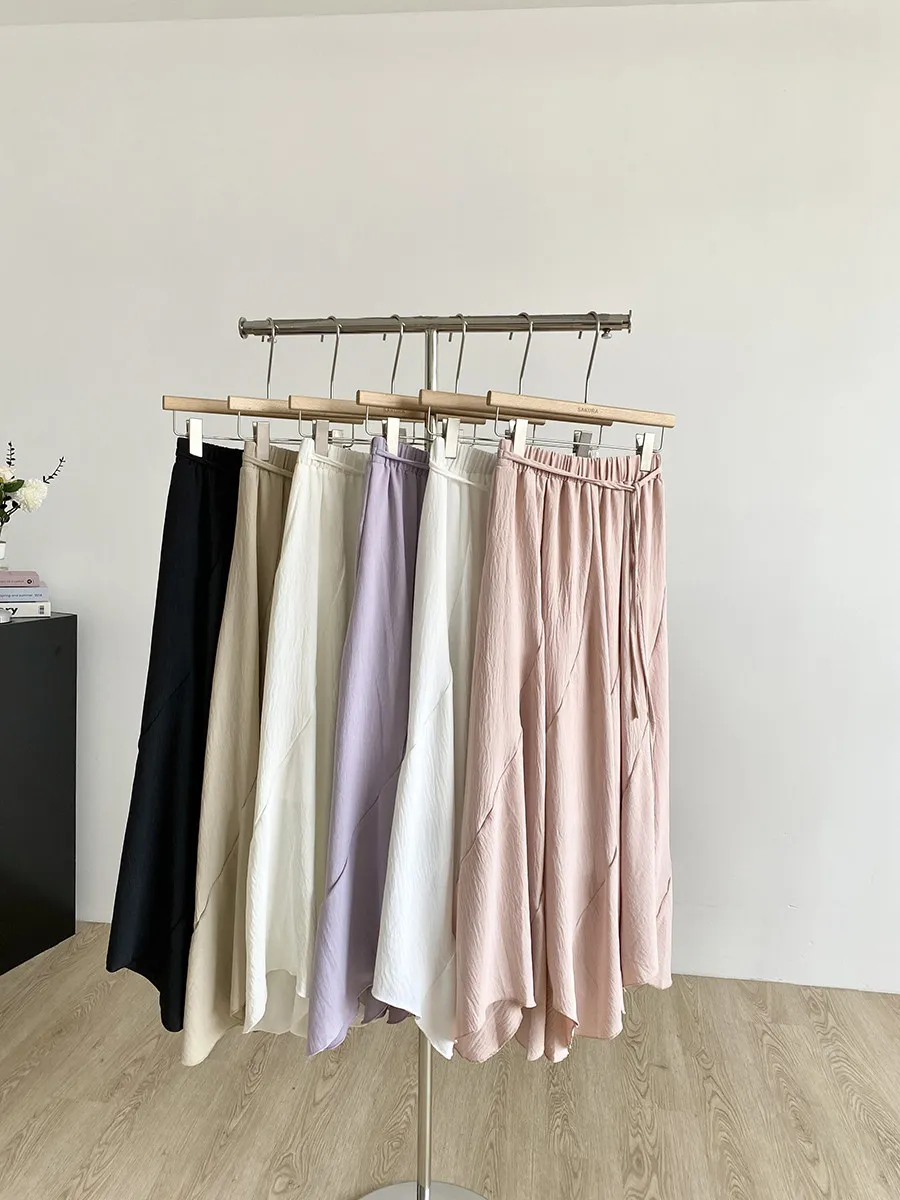 Spring 2026 Chic Simple High Waist Midi Skirt Women's Fashionable Versatile Slimming A-Line Skirt Commute Pure Color Polyester
Spring 2026 Chic Simple High Waist Midi Skirt Women's Fashionable Versatile Slimming A-Line Skirt Commute Pure Color Polyester