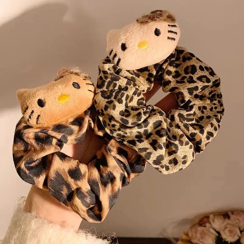 Sanrio Hello Kitty с леопардовым принтом, петля для волос с котенком, милая плюшевая веревка для волос, высокоэластичные аксессуары для волос, подарок на день рождения для девочек
Sanrio Hello Kitty с леопардовым принтом, петля для волос с котенком, милая плюшевая веревка для волос, высокоэластичные аксессуары для волос, подарок на день рождения для девочек