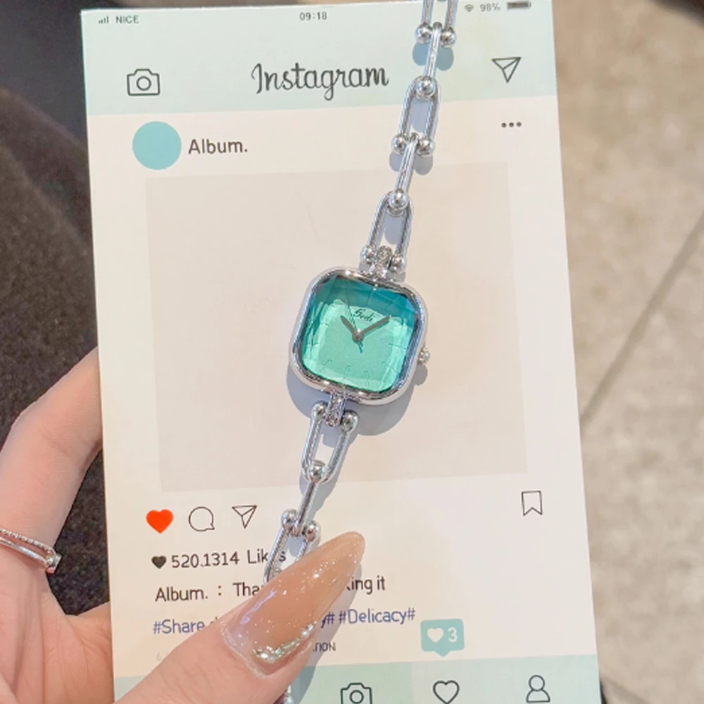 Fashion temperament minimalist luxury small square chain with quartz women's watch
Fashion temperament minimalist luxury small square chain with quartz women's watch