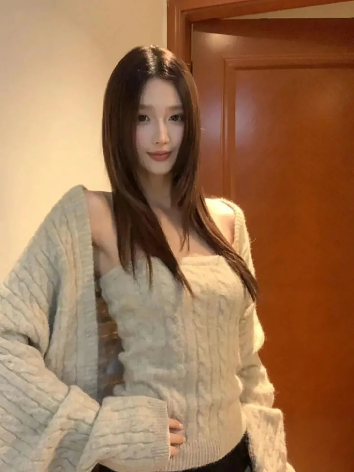 Женский комплект из двух предметов цвета хаки, весна 2026, новый ленивый свитер с накидкой, внутренний сладкий пряный топ без рукавов, жилет, ансамбль
Женский комплект из двух предметов цвета хаки, весна 2026, новый ленивый свитер с накидкой, внутренний сладкий пряный топ без рукавов, жилет, ансамбль