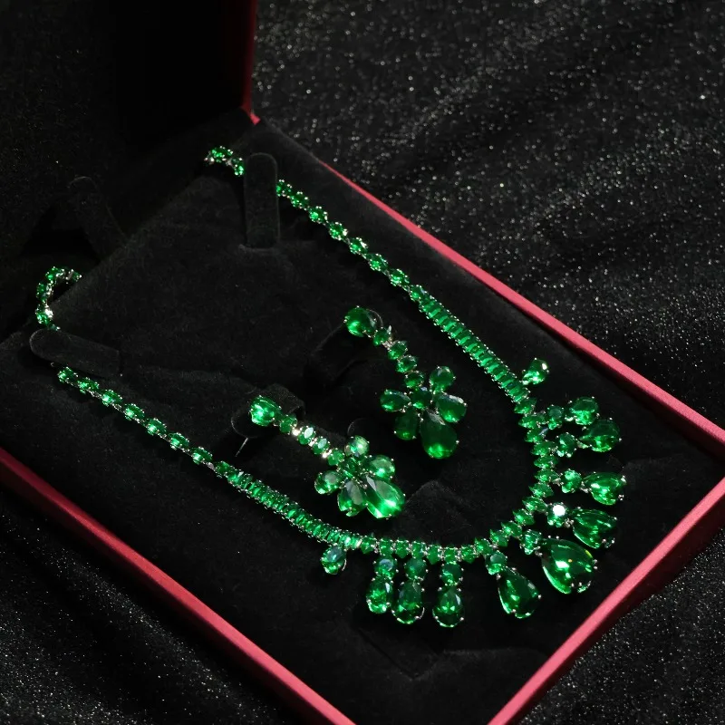 High Ice Green Retro Suit, Exquisite and Elegant Versatile Jewelry.
High Ice Green Retro Suit, Exquisite and Elegant Versatile Jewelry.