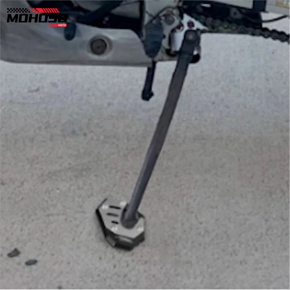 For Honda XRV750 Africa Twin XRV 750 RD07 Motorcycle Side Stand Pad Plate Kickstand Enlarger Support Extension Pad Plate Cover
For Honda XRV750 Africa Twin XRV 750 RD07 Motorcycle Side Stand Pad Plate Kickstand Enlarger Support Extension Pad Plate Cover