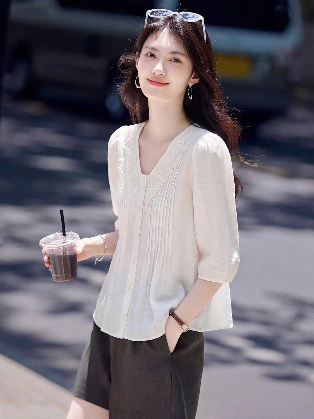 Elegant Lace V-neck 7/8 Sleeve Shirt Women's Summer New Lazy Feel Linen Shirt French Style Loose Fit Breathable Skin-friendly
Elegant Lace V-neck 7/8 Sleeve Shirt Women's Summer New Lazy Feel Linen Shirt French Style Loose Fit Breathable Skin-friendly