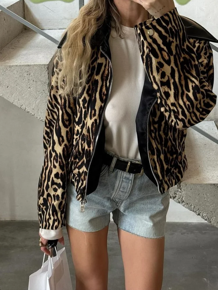 Chic Leopard Print Vintage Lapel Women's Jacket Fashion Zipper Long Sleeved Casual Outerwear 2024 Ladies Autumn High Street Coat
Chic Leopard Print Vintage Lapel Women's Jacket Fashion Zipper Long Sleeved Casual Outerwear 2024 Ladies Autumn High Street Coat