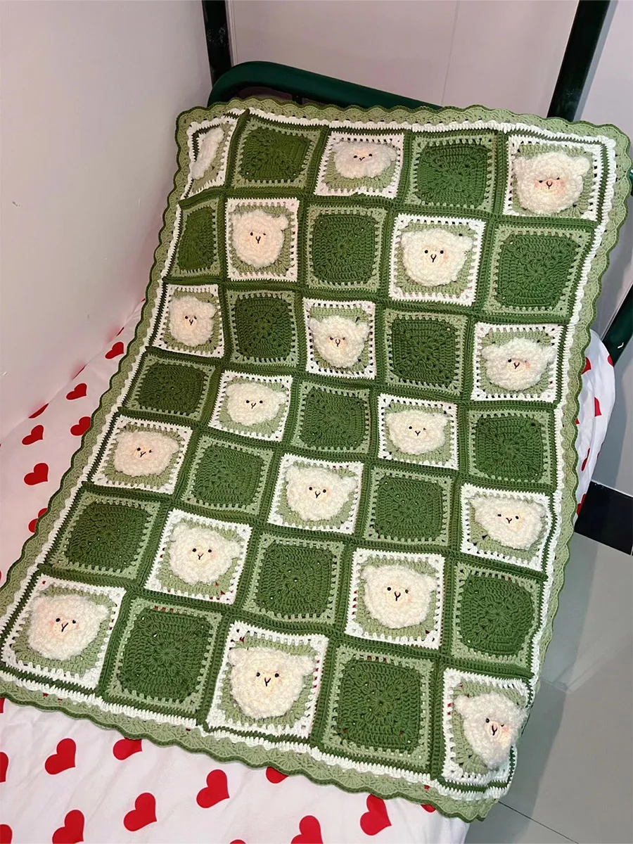Вязаное одеяло ручной работы из хлопковой пряжи с изображением маленьких кроликов и овечек, мягкое и уютное, подарок-антистресс, модный тренд весны
Вязаное одеяло ручной работы из хлопковой пряжи с изображением маленьких кроликов и овечек, мягкое и уютное, подарок-антистресс, модный тренд весны
