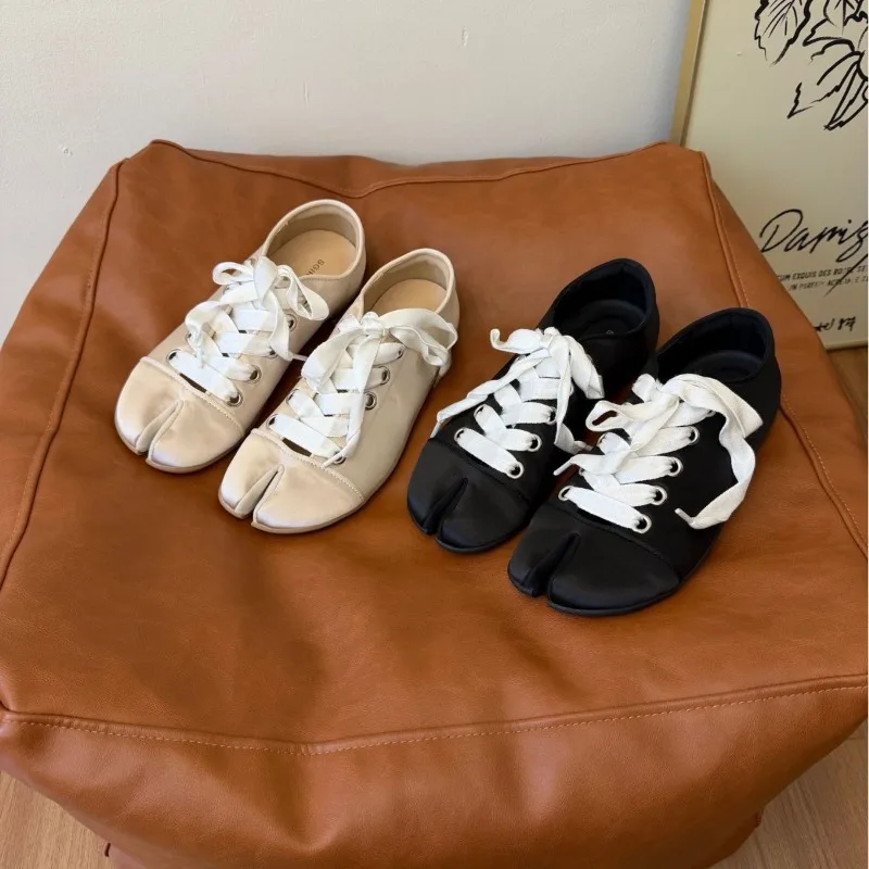 Fashion Women's Shoes Japanese Style Flat Casual Shoes for Woman Exquisite Lace Shallow Sneakers Designer Shoes Zapatos De Mujer
Fashion Women's Shoes Japanese Style Flat Casual Shoes for Woman Exquisite Lace Shallow Sneakers Designer Shoes Zapatos De Mujer