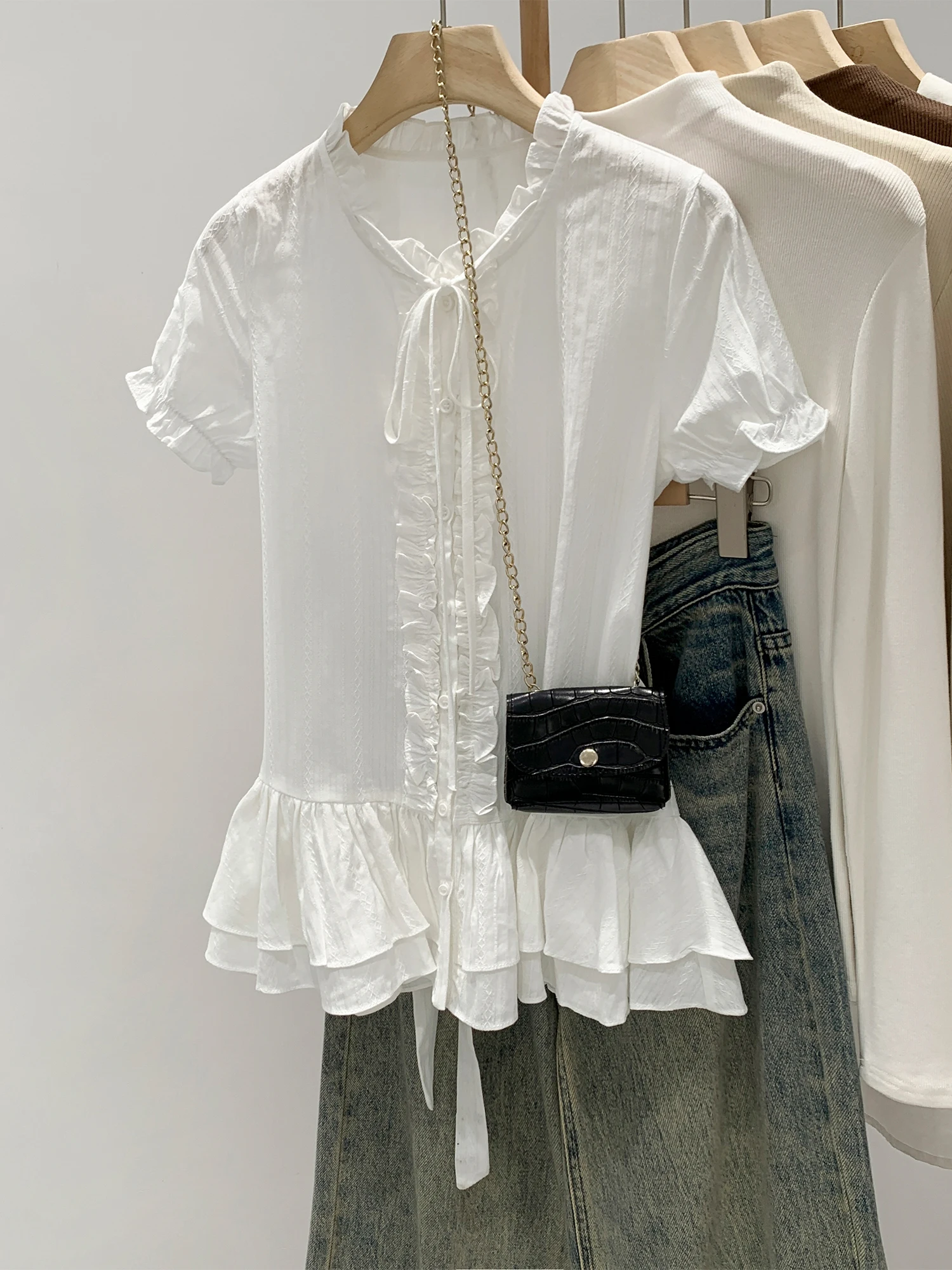 Unique Beautiful Ruffle Hem Splice Belted Short Sleeve Shirt Women Summer 2026 New High Knowledge Pretty Top Korean Style
Unique Beautiful Ruffle Hem Splice Belted Short Sleeve Shirt Women Summer 2026 New High Knowledge Pretty Top Korean Style