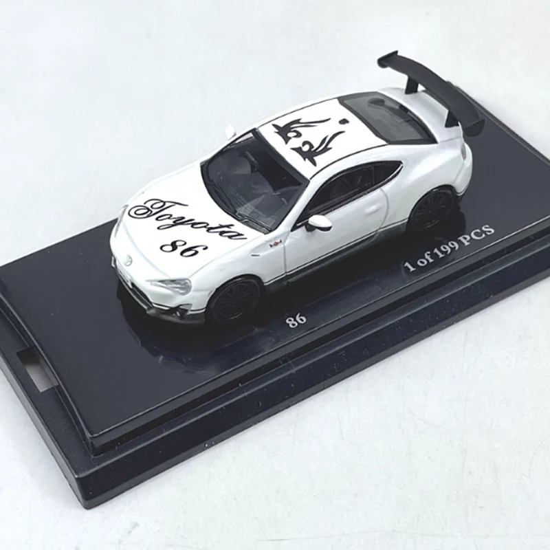 Оригинальная модель автомобиля из сплава 1:64 86, статическая коллекция, украшенные праздничными подарками, игрушки
Оригинальная модель автомобиля из сплава 1:64 86, статическая коллекция, украшенные праздничными подарками, игрушки