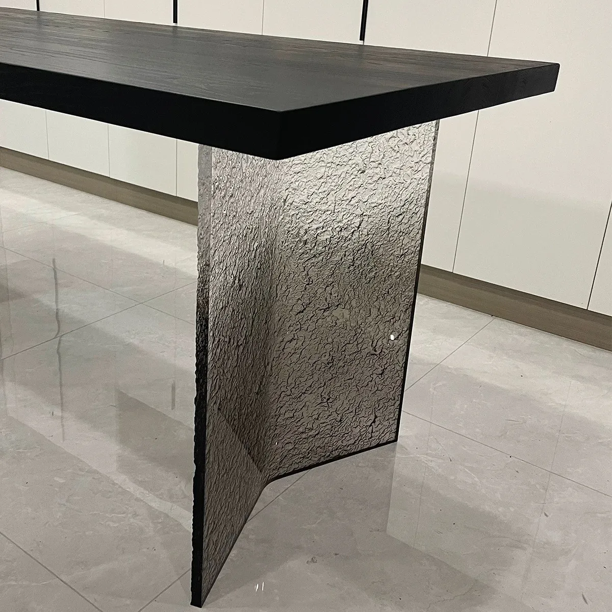 Acrylic stone pattern table feet, scratch-resistant and moisture-proof, light luxury island table legs, crystal support legs
Acrylic stone pattern table feet, scratch-resistant and moisture-proof, light luxury island table legs, crystal support legs
