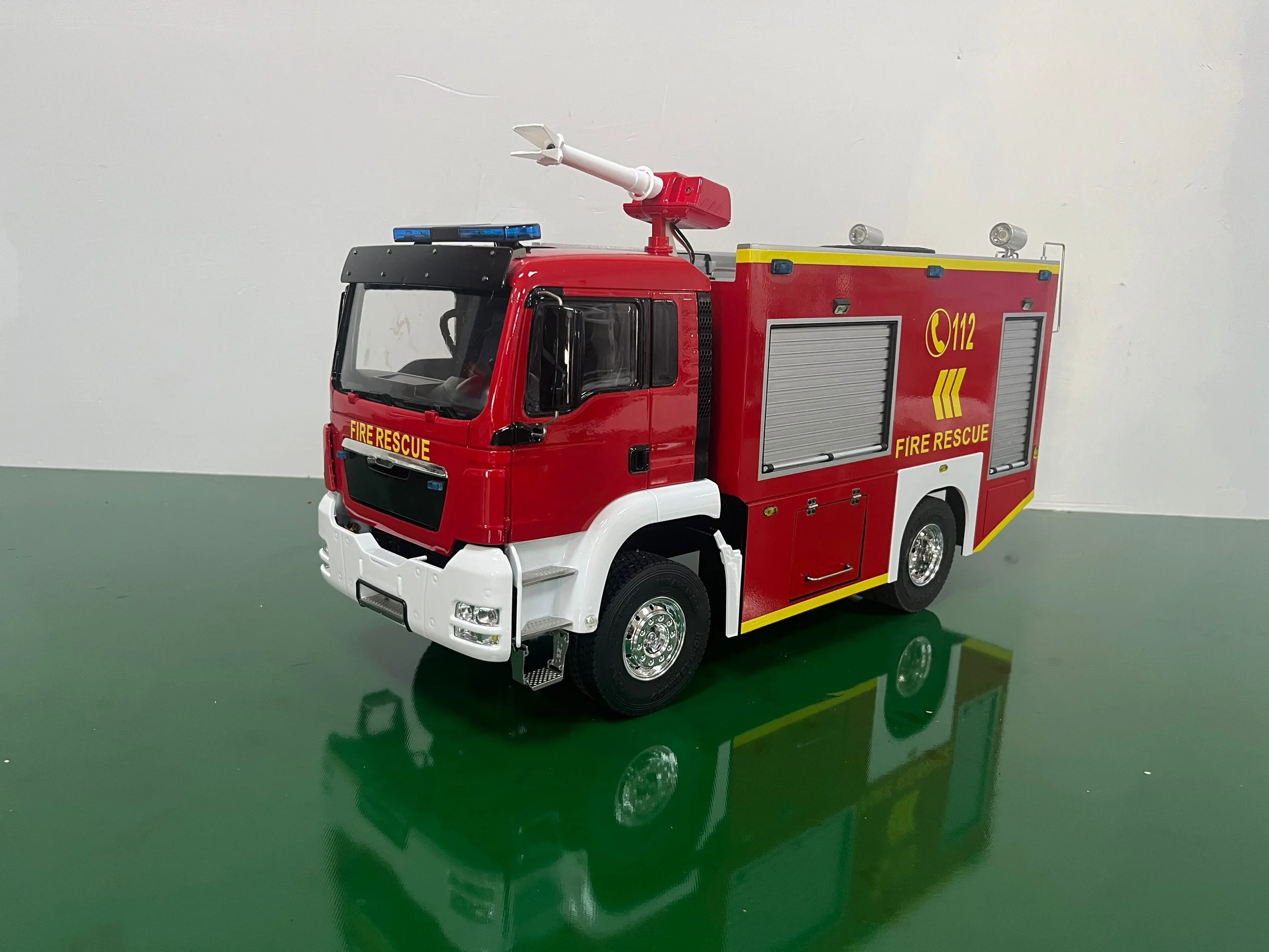 In Stock 4x2 RC Fire Fighting Truck RTR 1:14 3-speed Transmission Sound Light System Ready to Run Radio Control Fire Vehicles
In Stock 4x2 RC Fire Fighting Truck RTR 1:14 3-speed Transmission Sound Light System Ready to Run Radio Control Fire Vehicles