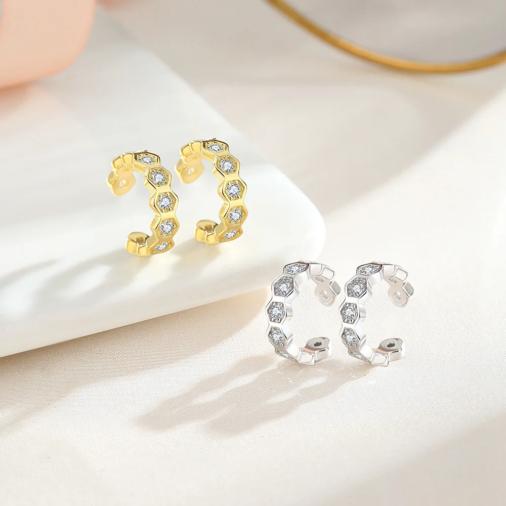 S925 Silver Zircon Honeycomb Ear Bone Clip Women's Premium Sense Night Luxury Earrings C-Shape Delicate Earrings Pierced Ears 
S925 Silver Zircon Honeycomb Ear Bone Clip Women's Premium Sense Night Luxury Earrings C-Shape Delicate Earrings Pierced Ears