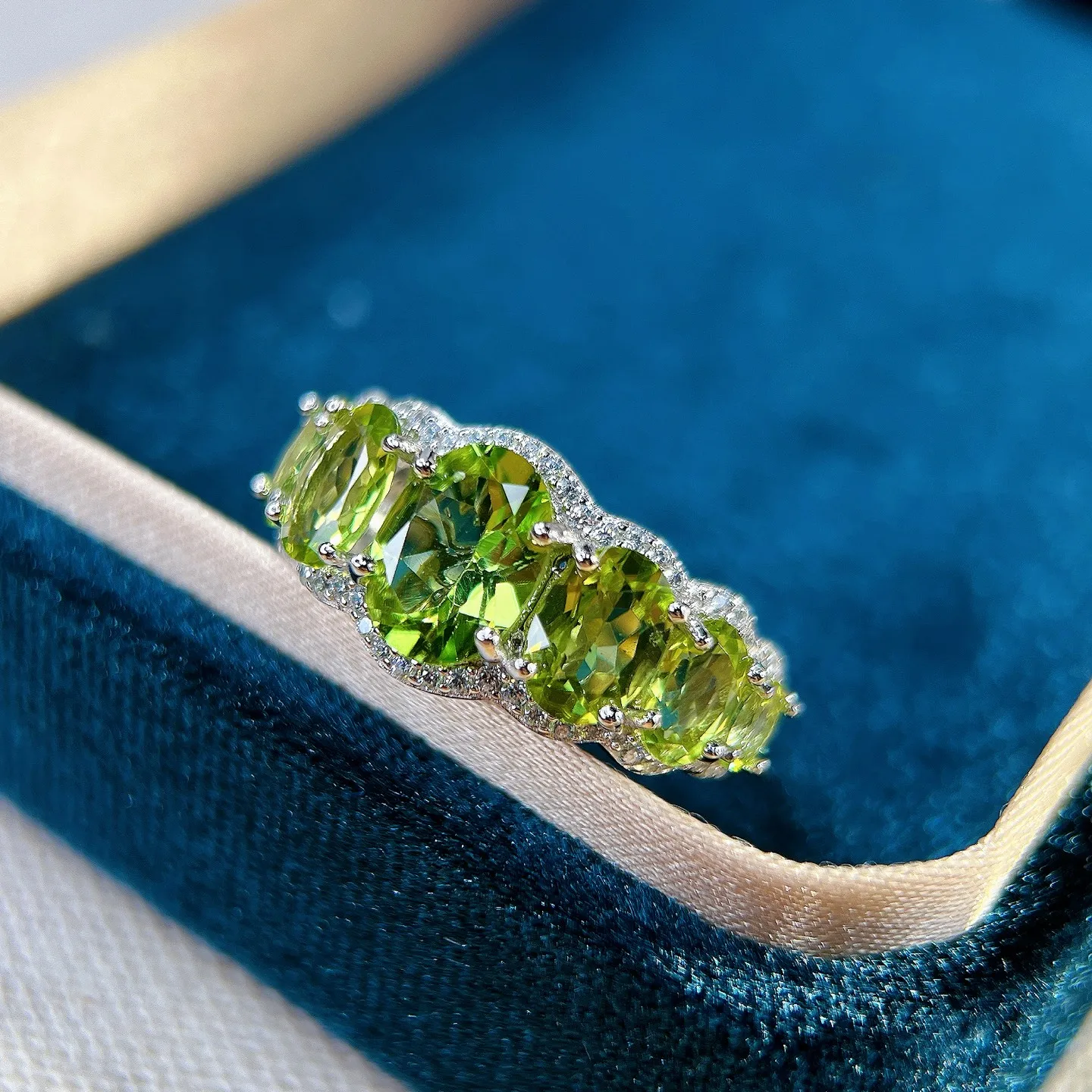 HT25 Solid 925 Sterling Silver Natural 1.66ct Peridot Gemstones Rings for Male or Female's Classic Rings
HT25 Solid 925 Sterling Silver Natural 1.66ct Peridot Gemstones Rings for Male or Female's Classic Rings