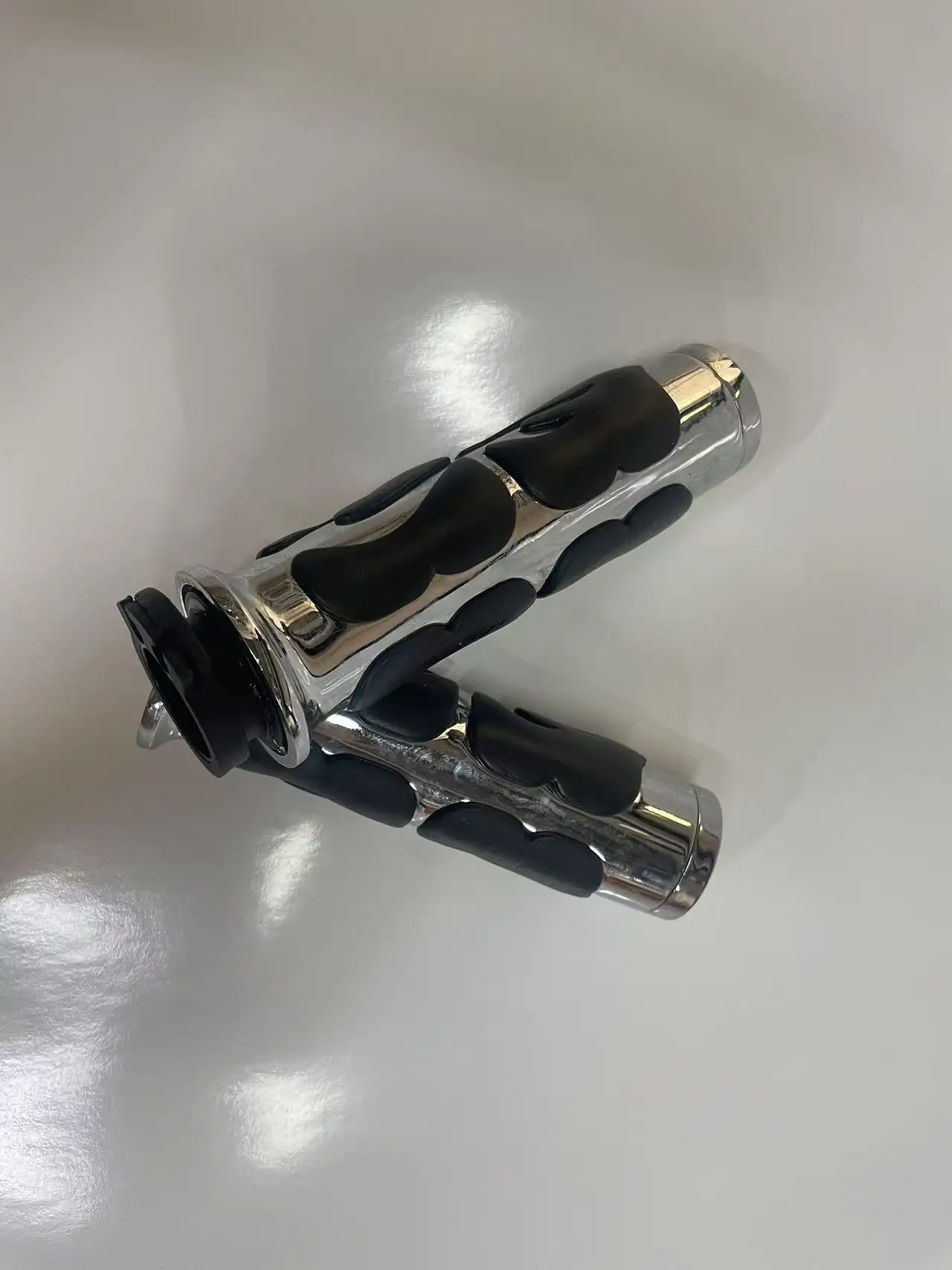 Motorcycle 1" 25mm Skull Rubber Slip Handlebar Hand Grips For Harley Honda Kawasaki Suzuki Yamaha Bikes Cruiser Chopper Custom
Motorcycle 1" 25mm Skull Rubber Slip Handlebar Hand Grips For Harley Honda Kawasaki Suzuki Yamaha Bikes Cruiser Chopper Custom