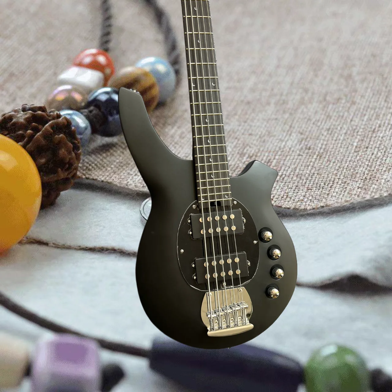 Electric guitar, customizable, made of maple and mahogany, bass, in stock, fast and free shipping GRF
Electric guitar, customizable, made of maple and mahogany, bass, in stock, fast and free shipping GRF