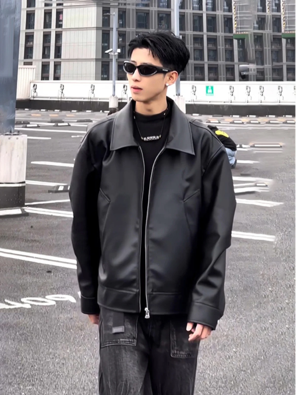 Мужская кожаная куртка American Sle, весенняя, модная, с воротником CleanFit, модель Detroit, молодежная, приталенная, не требует глажки
Мужская кожаная куртка American Sle, весенняя, модная, с воротником CleanFit, модель Detroit, молодежная, приталенная, не требует глажки