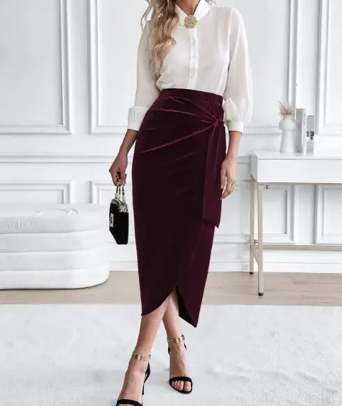 Solid Color Twisted Temperament Commuting Split Style Skirt Autumn Elegant Solid Color Women's Suede High-End Hip Hugging Skirt
Solid Color Twisted Temperament Commuting Split Style Skirt Autumn Elegant Solid Color Women's Suede High-End Hip Hugging Skirt
