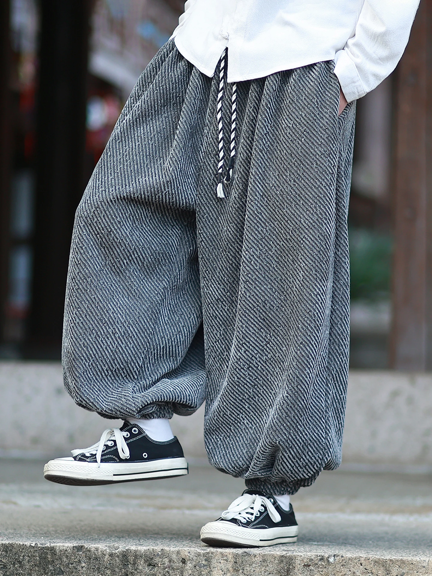 Мужские брюки-фонарики в американском стиле ретро Thiened Fce на подкладке, осенне-зимние вельветовые брюки-фонарики, повседневные свободные брюки с эластичной резинкой на талии
Мужские брюки-фонарики в американском стиле ретро Thiened Fce на подкладке, осенне-зимние вельветовые брюки-фонарики, повседневные свободные брюки с эластичной резинкой на талии