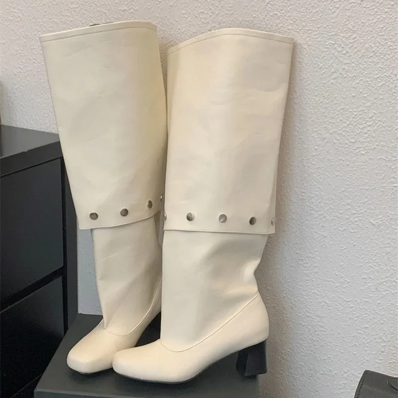 Women's Boots Fashion Design Button Women Knee-High Boots Autumn Winter Round Toe Square Low Heels Banquet Shoes Detachable Shoe
Women's Boots Fashion Design Button Women Knee-High Boots Autumn Winter Round Toe Square Low Heels Banquet Shoes Detachable Shoe