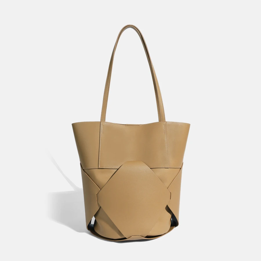 Genuine leather bucket bag 2025 new spliced woven personalized cowhide handbag large capacity fashionable ladies shoulder bag
Genuine leather bucket bag 2025 new spliced woven personalized cowhide handbag large capacity fashionable ladies shoulder bag