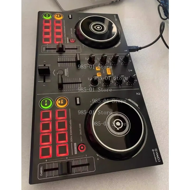 DDJ‐200 DJ-контроллер Универсальный проигрыватель дисков — 9/10, как новое профессиональное микшерное оборудование
DDJ‐200 DJ-контроллер Универсальный проигрыватель дисков — 9/10, как новое профессиональное микшерное оборудование