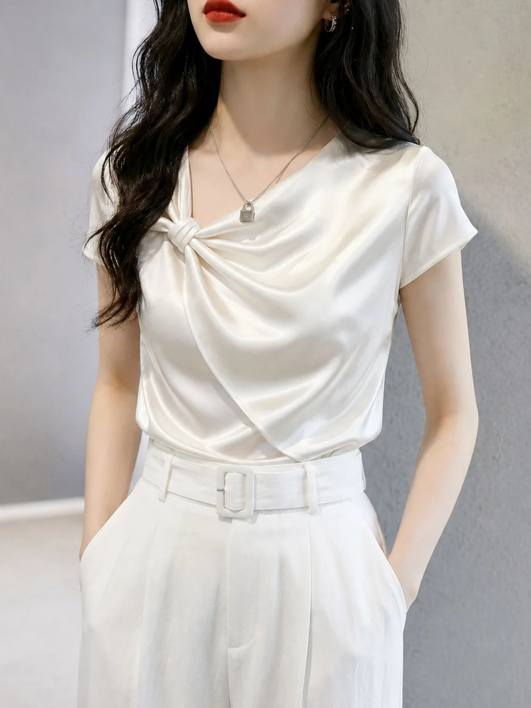 Slimming Color Versatile Short Sleeve Fashionable Personality High-End Feeling Small Shirt Women's Crew Neck Top
Slimming Color Versatile Short Sleeve Fashionable Personality High-End Feeling Small Shirt Women's Crew Neck Top