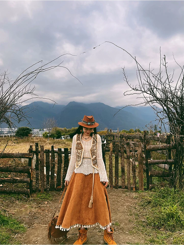 Feng Yunnan Retro Corduroy Fringed Midi Skirt Women's Ethnic Style Elastic Waist Slimming A-Line Skirt Polyester Fiber
Feng Yunnan Retro Corduroy Fringed Midi Skirt Women's Ethnic Style Elastic Waist Slimming A-Line Skirt Polyester Fiber