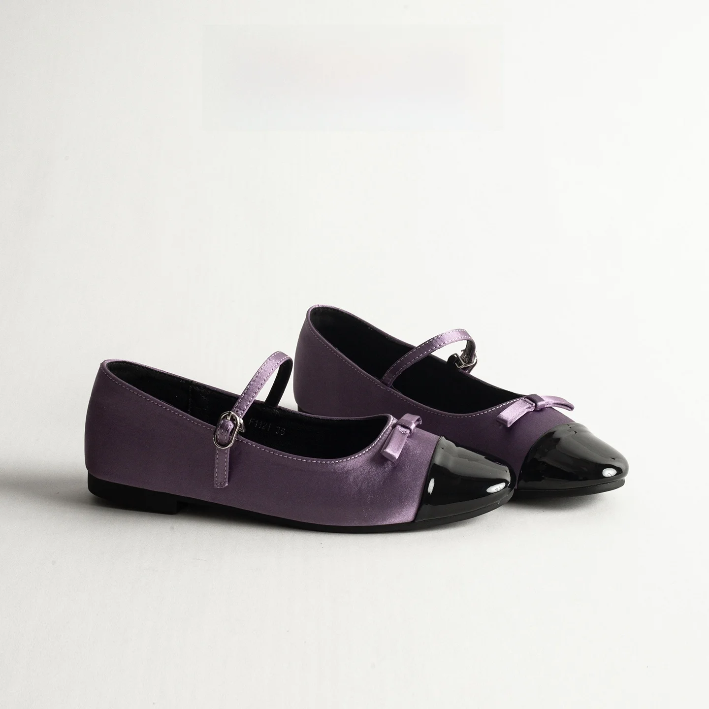 Retro Spliced Color Mary Jane Flat Bottom Ballet Flats Women's Single Strap Commuter Shoes Casual round Toe Rubber Outsole
Retro Spliced Color Mary Jane Flat Bottom Ballet Flats Women's Single Strap Commuter Shoes Casual round Toe Rubber Outsole