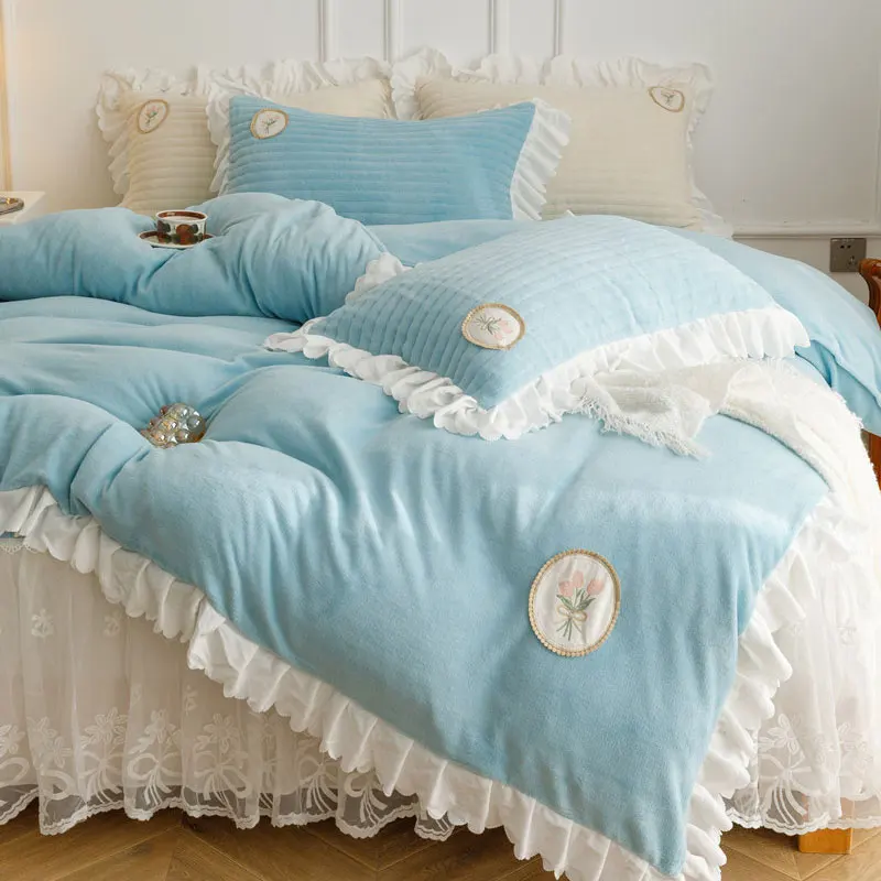 Modern Thickened Print Bed Skirt Bedding Set 4pcs Milk Velvet Duvet Cover Queen King Size Single Double Bed with 2 Pillow Covers
Modern Thickened Print Bed Skirt Bedding Set 4pcs Milk Velvet Duvet Cover Queen King Size Single Double Bed with 2 Pillow Covers