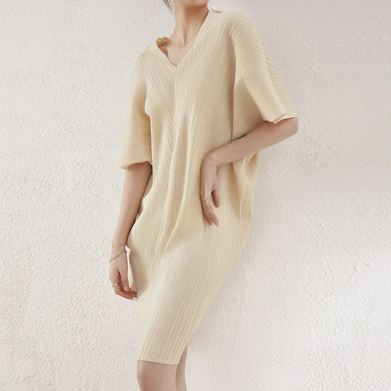 Dress For Women 45-75kg Solid Color Fashion V-Neck Batwing Sleeve Loose Stretch Miyake Pleated Knee Length Clothes
Dress For Women 45-75kg Solid Color Fashion V-Neck Batwing Sleeve Loose Stretch Miyake Pleated Knee Length Clothes