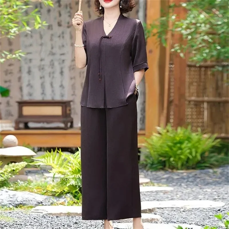Lady Short Sleeves Two-piece Set Middle Aged Mother Fashion V Neck Solid Color Outfit Summer Femme Large Size 6XL Top Pants 2PCS
Lady Short Sleeves Two-piece Set Middle Aged Mother Fashion V Neck Solid Color Outfit Summer Femme Large Size 6XL Top Pants 2PCS