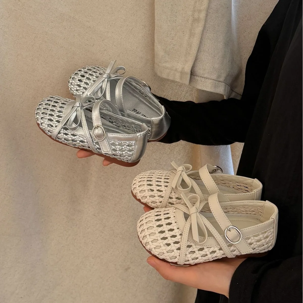 Kids'Casual Shoes Sandals Fashion Solid Color Bow PU Leather Summer Shoes For Children Anti-slip White Sliver Shoes Size 23-33
Kids'Casual Shoes Sandals Fashion Solid Color Bow PU Leather Summer Shoes For Children Anti-slip White Sliver Shoes Size 23-33