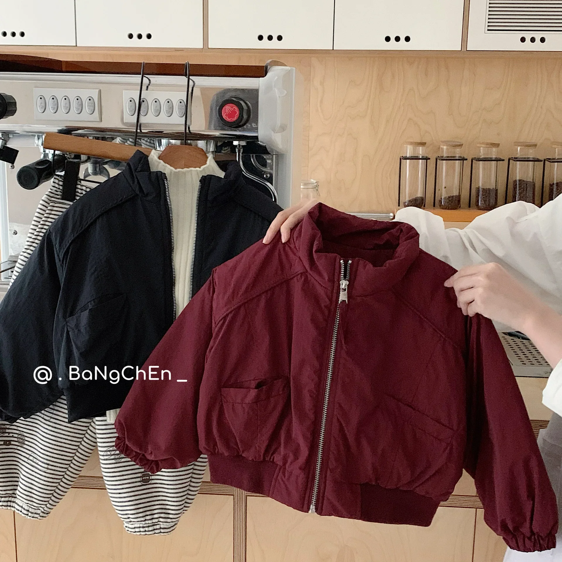 Children's coat 2024 winter new solid color retro top boys and girls children's versatile jacket G0595
Children's coat 2024 winter new solid color retro top boys and girls children's versatile jacket G0595