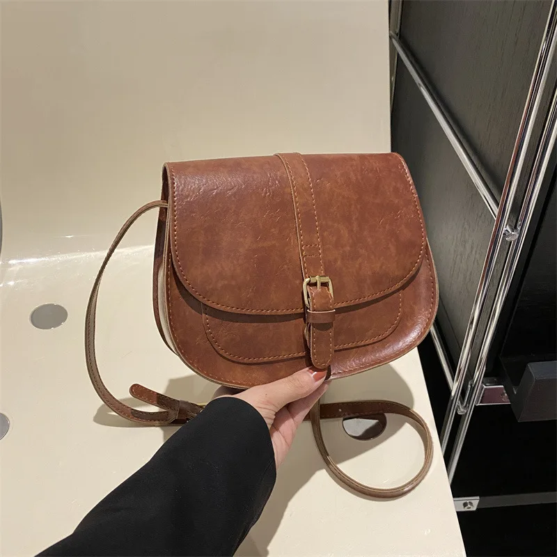 Women's Vintage Saddle Crossbody Bag, Retro Faux Leather Shoulder Purse with Buckle Detail, Classic Casual Saddle Bag for Travel
Women's Vintage Saddle Crossbody Bag, Retro Faux Leather Shoulder Purse with Buckle Detail, Classic Casual Saddle Bag for Travel