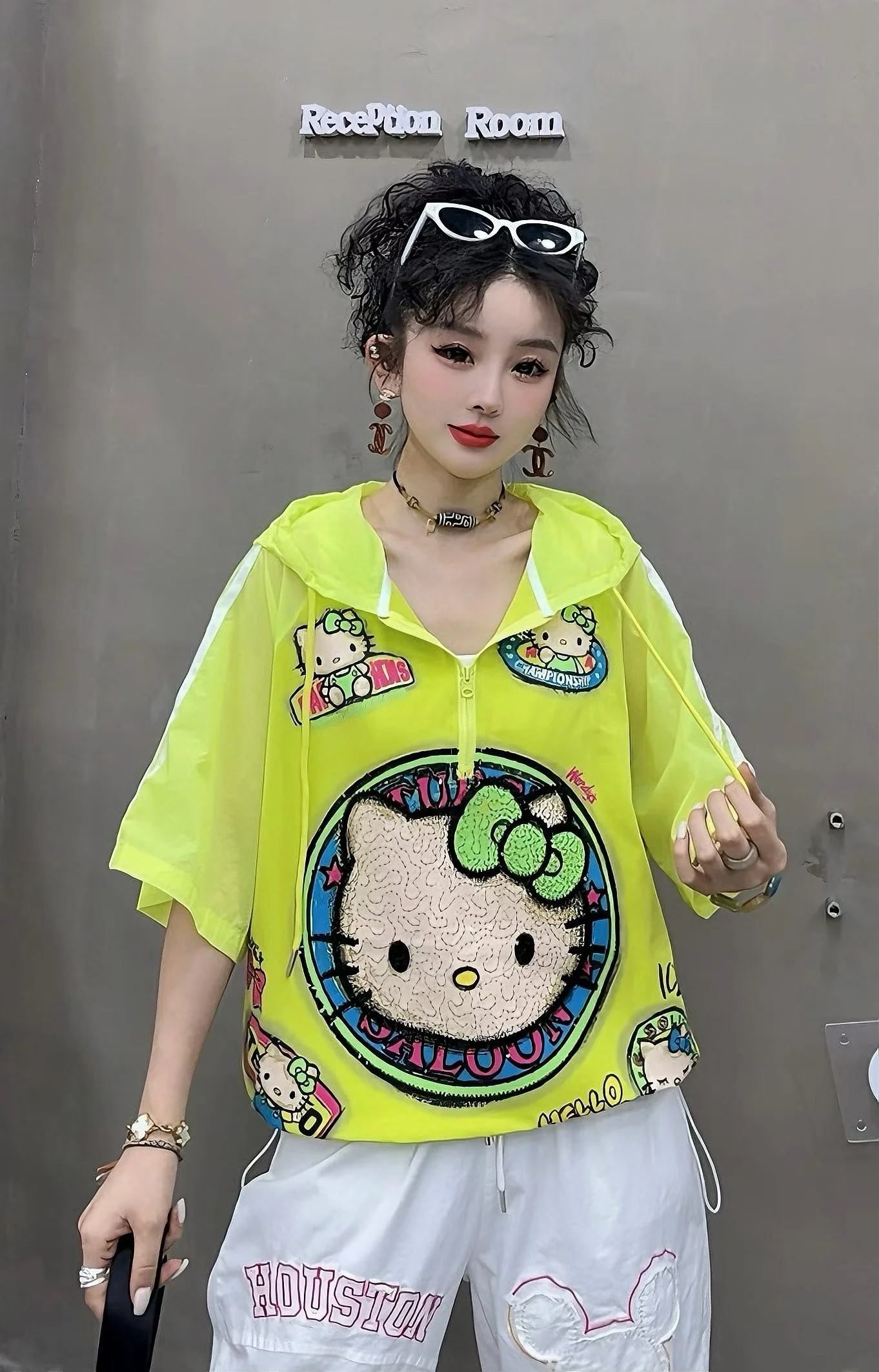 Loose Fit Women's T-Shirt Summer 2026 European Style Embroidered Shiny Sequins Cartoon Short Sleeve Cotton Casual Tee
Loose Fit Women's T-Shirt Summer 2026 European Style Embroidered Shiny Sequins Cartoon Short Sleeve Cotton Casual Tee