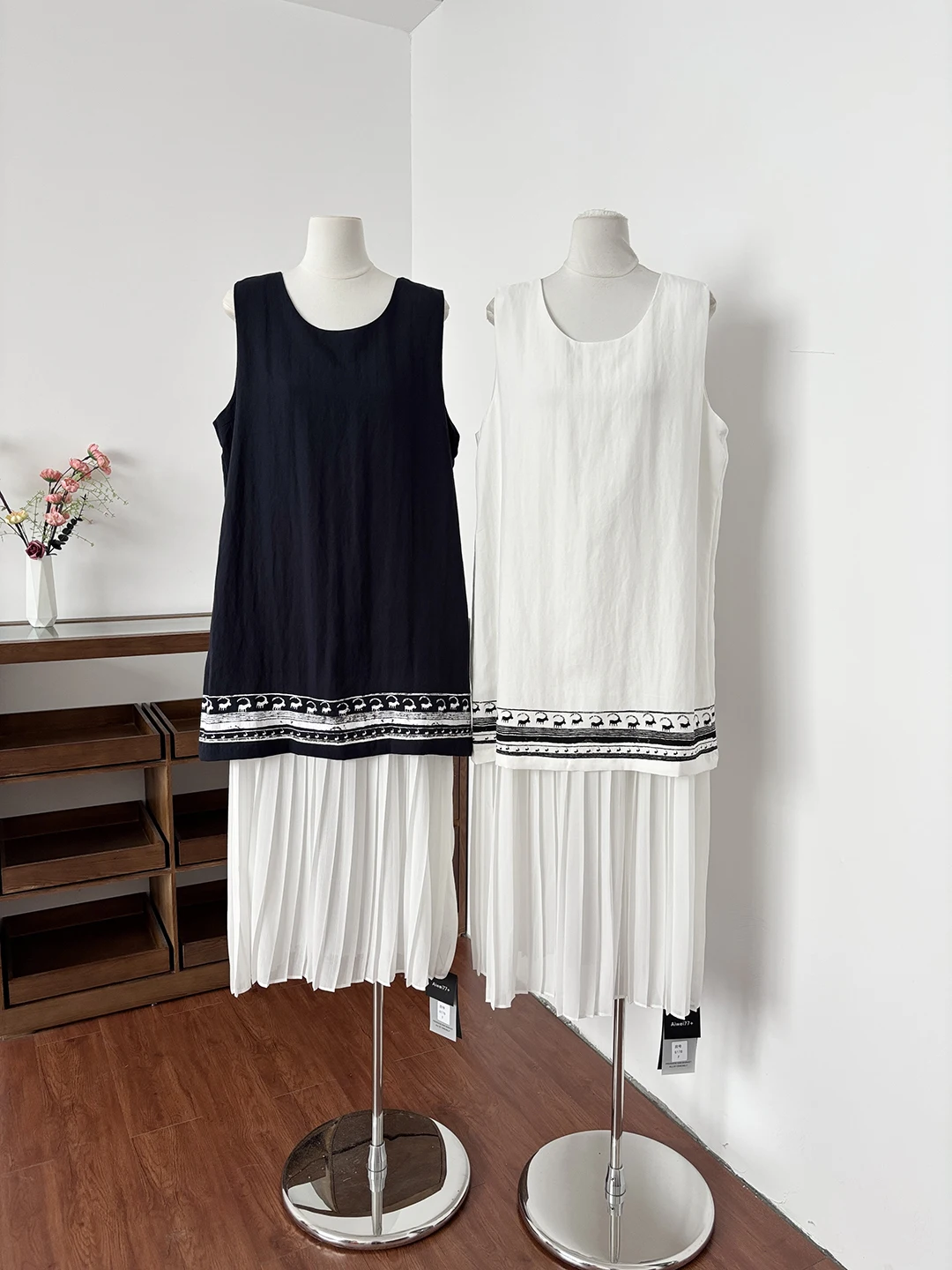 Summer Commute Style Sleeveless Dress Women's Fashion Layering Plaid Skirt Slimming Vacation Style Vest Long Dress
Summer Commute Style Sleeveless Dress Women's Fashion Layering Plaid Skirt Slimming Vacation Style Vest Long Dress