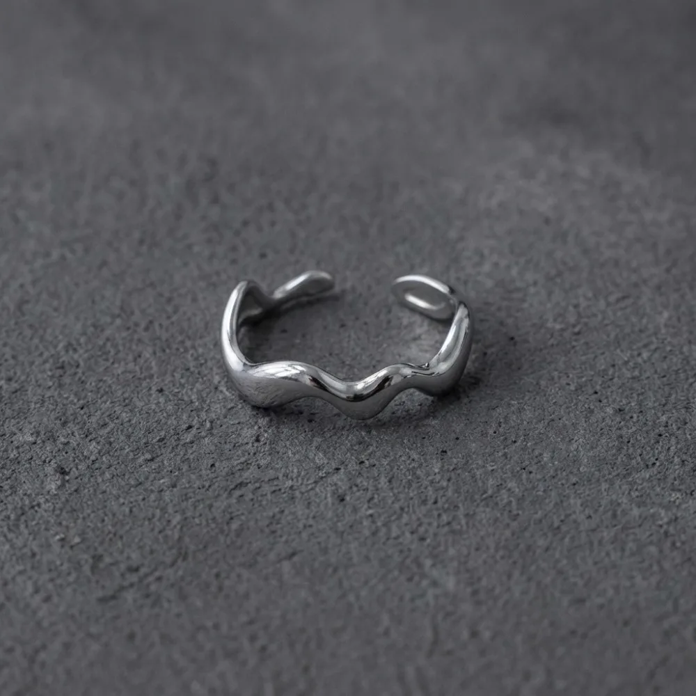 Elegant Curved Wave Open Ring Unique Liquid Metal Craft INS Light Luxury Style Casual Versatile Finger Decor For Daily Wear
Elegant Curved Wave Open Ring Unique Liquid Metal Craft INS Light Luxury Style Casual Versatile Finger Decor For Daily Wear