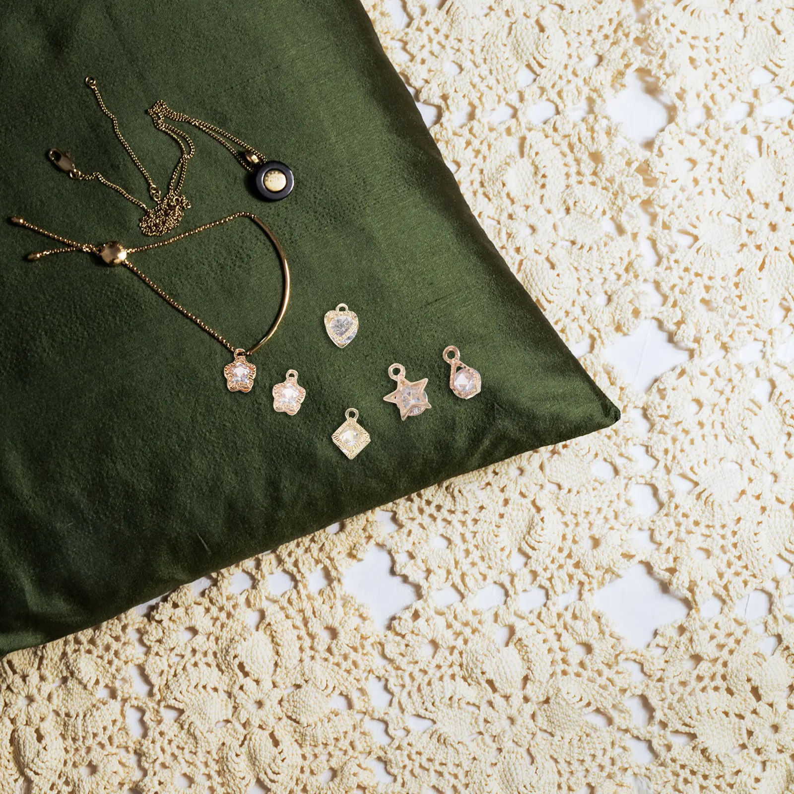 90Pcs Shiny Zircon Alloy Pendant Charms Variety Pack DIY Accessory for DIY Jewelry Pendant Craft Projects Bracelet Necklace
90Pcs Shiny Zircon Alloy Pendant Charms Variety Pack DIY Accessory for DIY Jewelry Pendant Craft Projects Bracelet Necklace