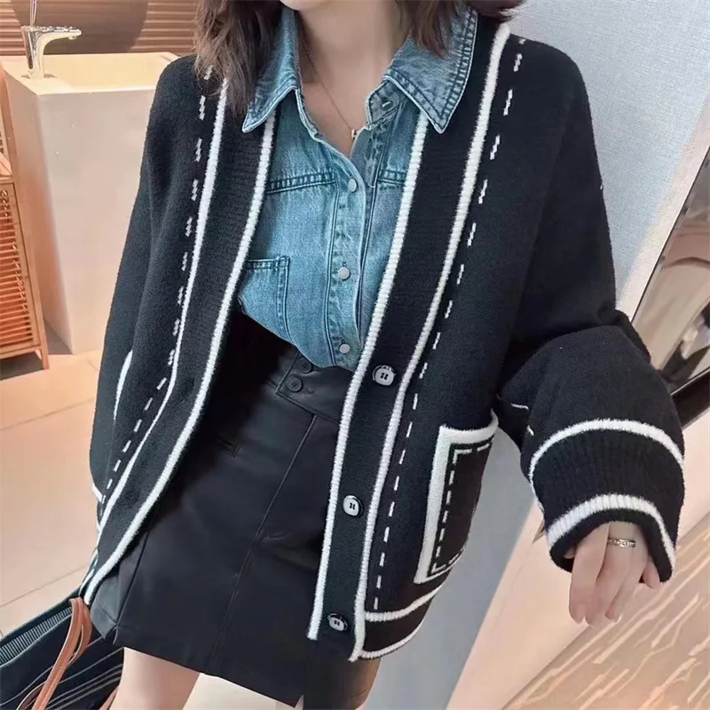 Japanese Cardigan Coat 2023 Autumn New Vintage Casual All Match Single Breasted Double Pocket Sweaters for Women Y2k Cardigans
Japanese Cardigan Coat 2023 Autumn New Vintage Casual All Match Single Breasted Double Pocket Sweaters for Women Y2k Cardigans