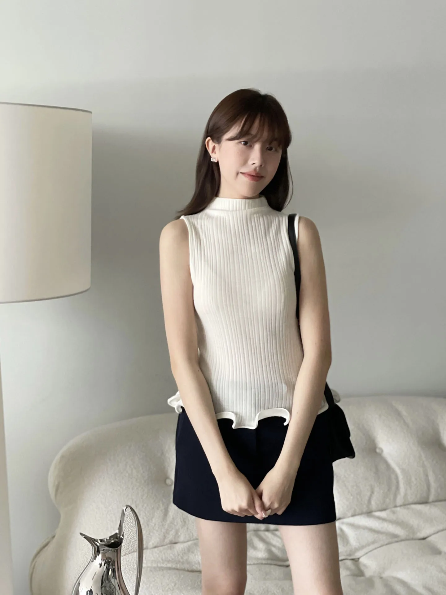 Роскошный женский шерстяной трикотажный топ без рукавов с романтическим кружевом и волнистым низом, стандартной длины, модный, весенний сезон
Роскошный женский шерстяной трикотажный топ без рукавов с романтическим кружевом и волнистым низом, стандартной длины, модный, весенний сезон