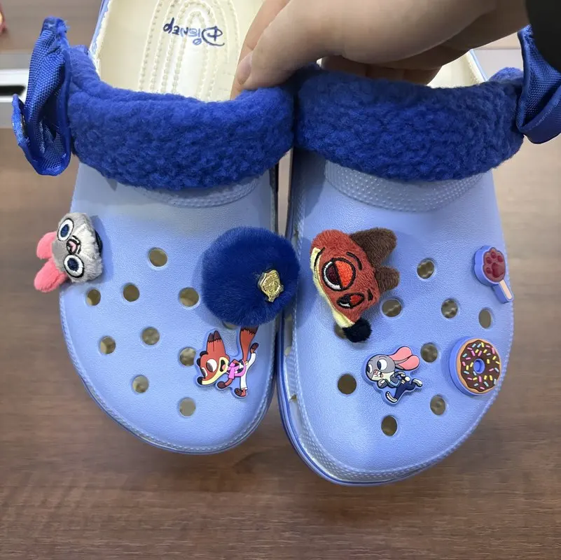 Летние новые тапочки-сандалии Disney Stitch из ЭВА, легкие, нескользящие, для пляжа, дома, сада, улицы, подарок - Хит продаж
Летние новые тапочки-сандалии Disney Stitch из ЭВА, легкие, нескользящие, для пляжа, дома, сада, улицы, подарок - Хит продаж