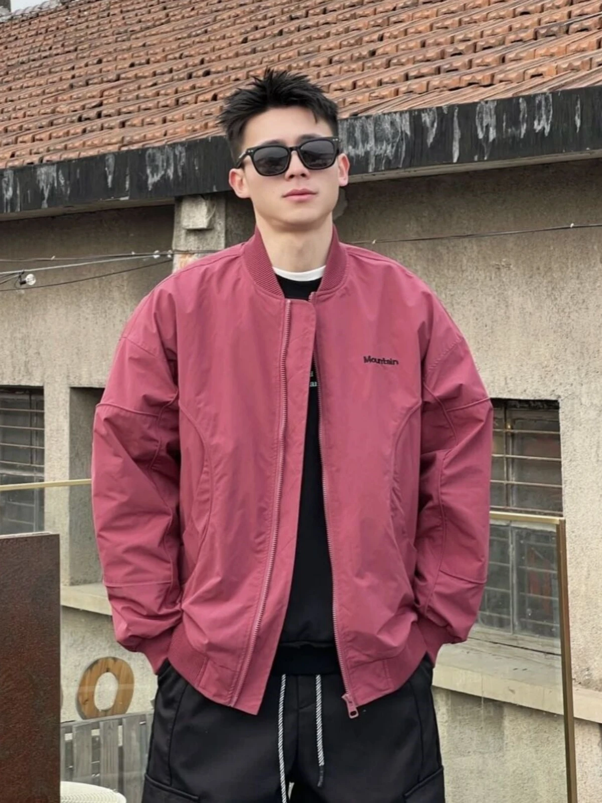 Осенний мужской модный джатовый воротник с бейсбольным воротником, верхняя одежда, повседневный длинный све, топ на молнии, свободный крой, против морщин
Осенний мужской модный джатовый воротник с бейсбольным воротником, верхняя одежда, повседневный длинный све, топ на молнии, свободный крой, против морщин